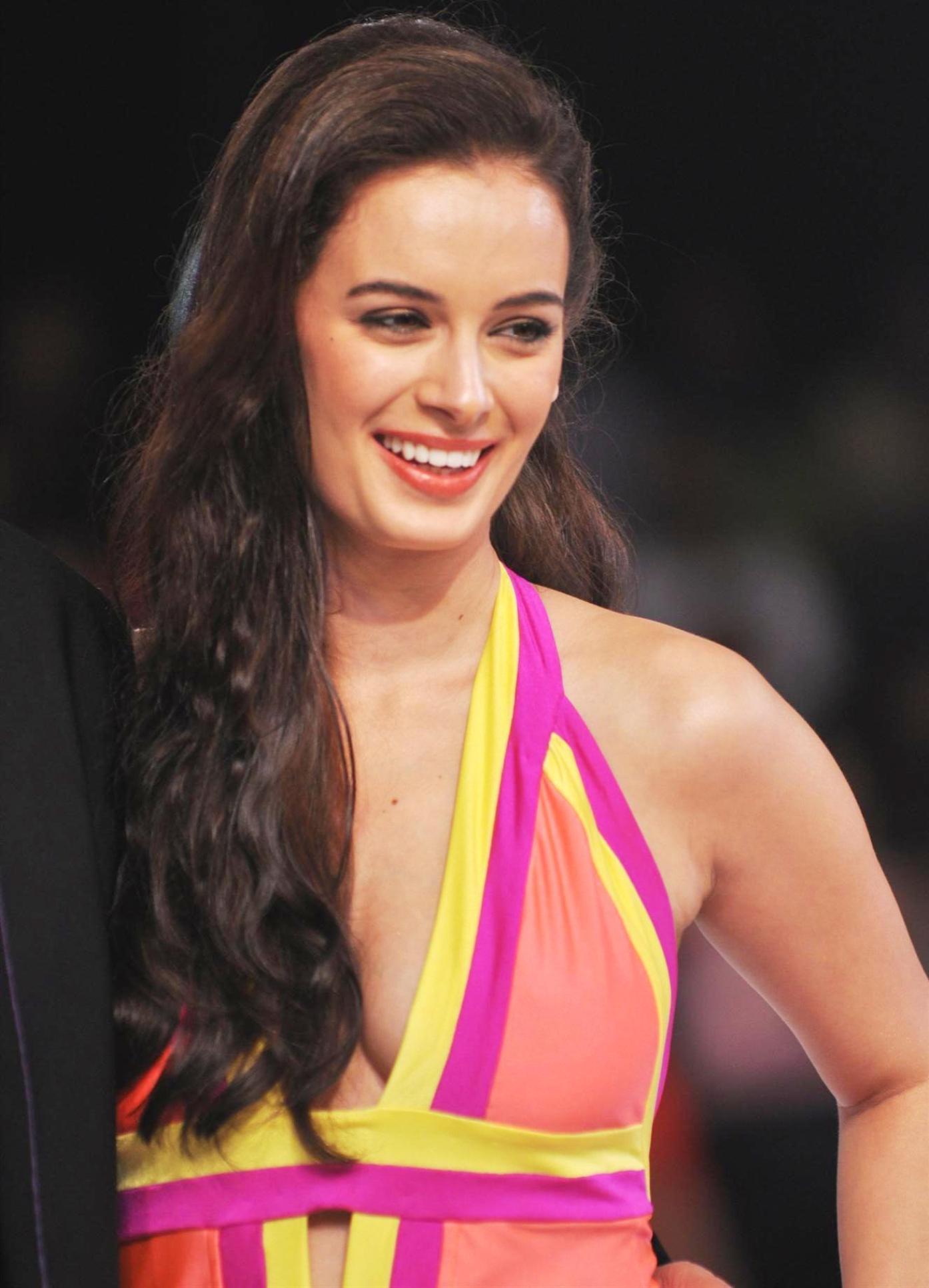 [Image: Evelyn-Sharma-HD-Wallpapers-in-sexy-Dress.jpg]