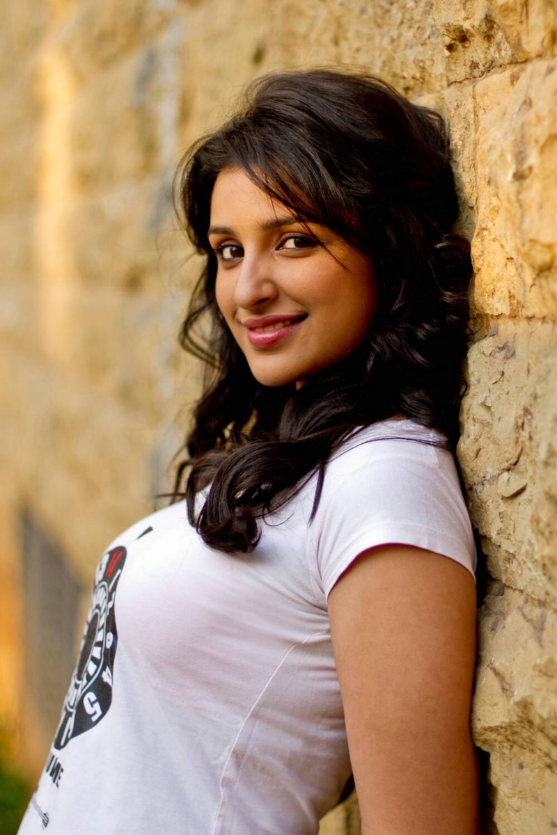 Parineeti Chopra Bollywood Actress Wallpapers hot Pictures ...