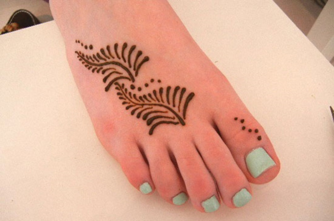 Quick henna designs for Feet